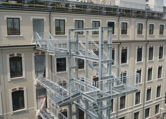 COSTRUZIONE E MONTAGGIO STRUTTURE CALCOLATE INTERNAMENTE